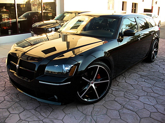 SRT8magBlk/1q43.JPG