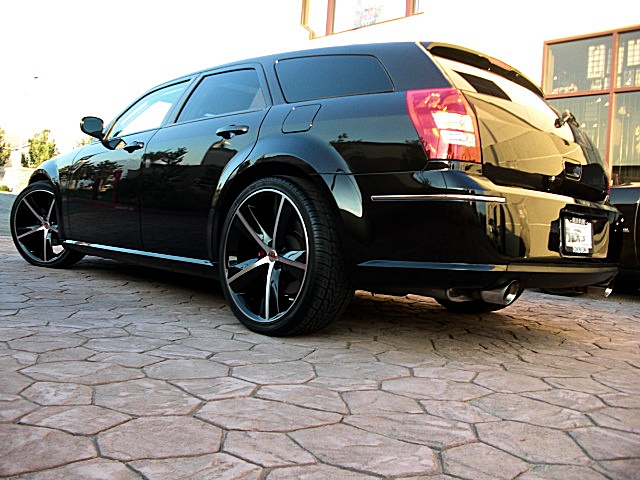 SRT8magBlk/1q43.JPG