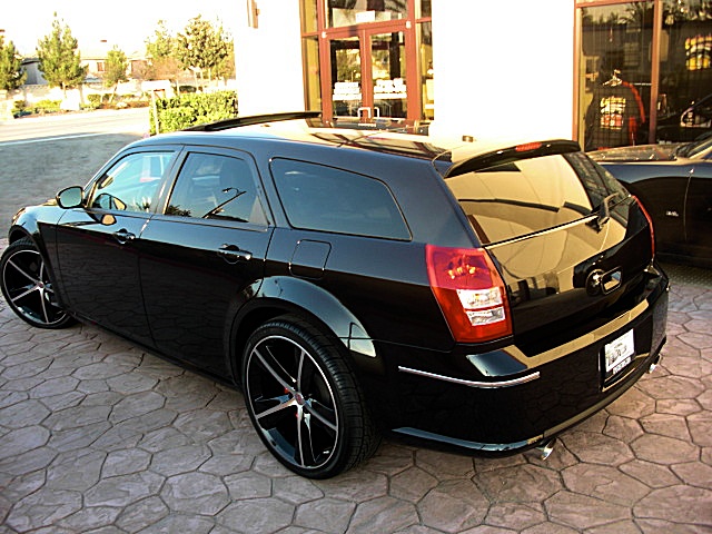 SRT8magBlk/1q43.JPG