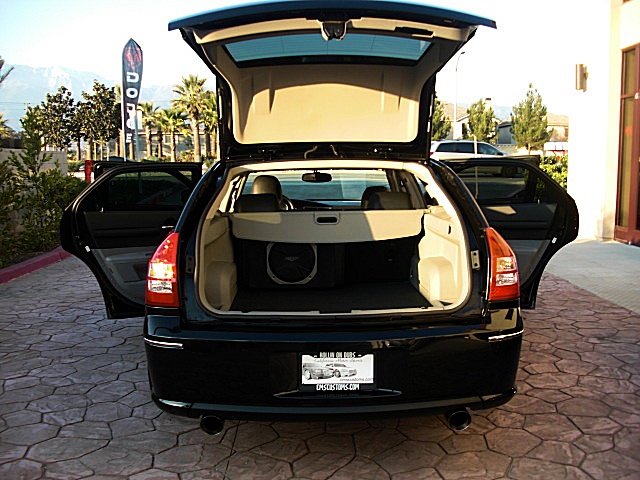 SRT8magBlk/1q43.JPG