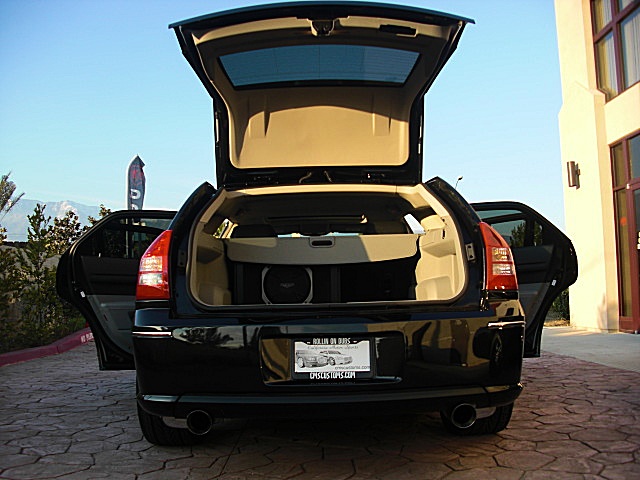 SRT8magBlk/1q43.JPG