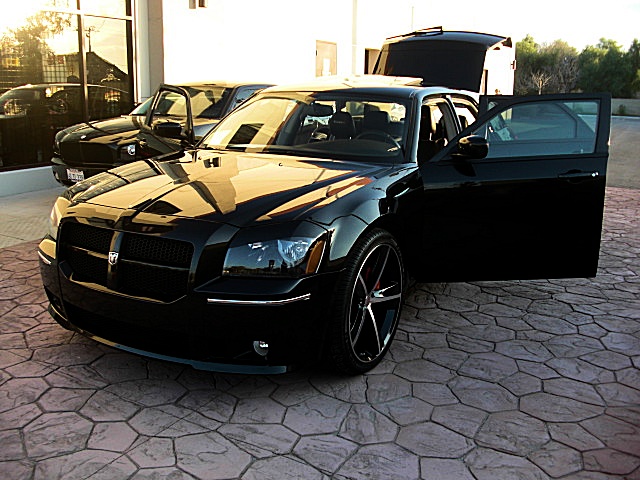 SRT8magBlk/1q43.JPG