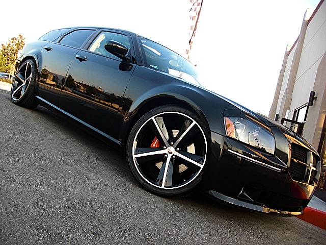 SRT8magBlk/1q43.JPG
