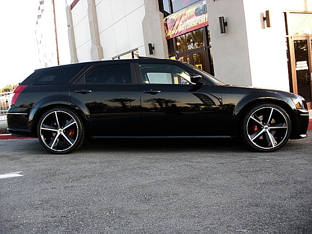 SRT8magBlk/1q43.JPG