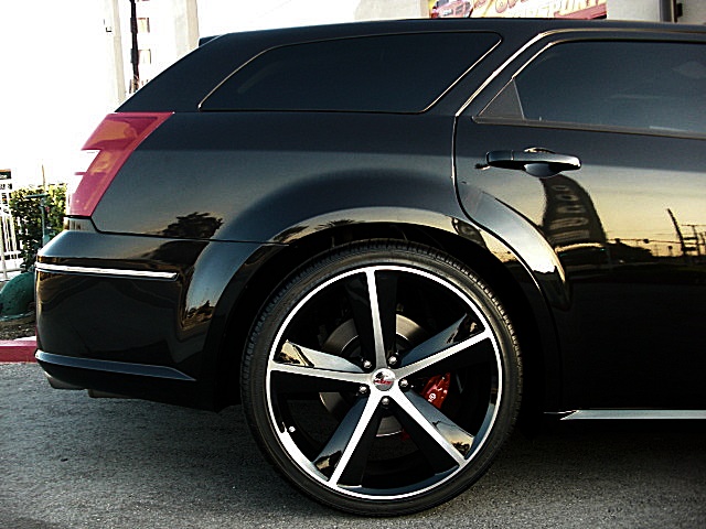 SRT8magBlk/1q42.JPG