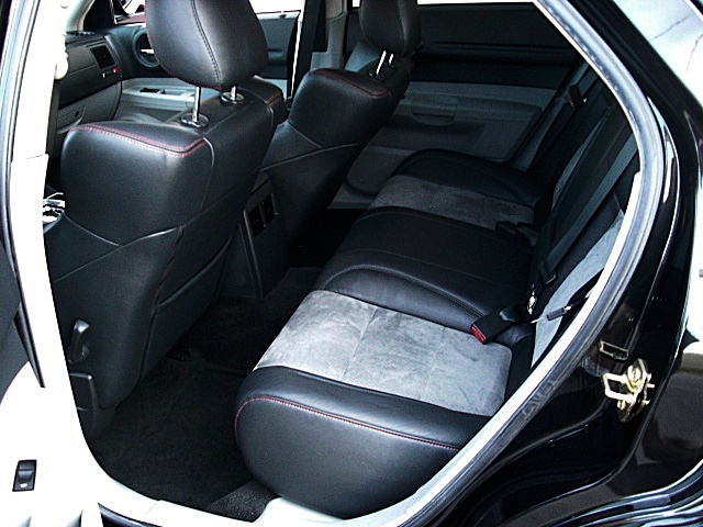 SRT8magBlk/1q10.JPG