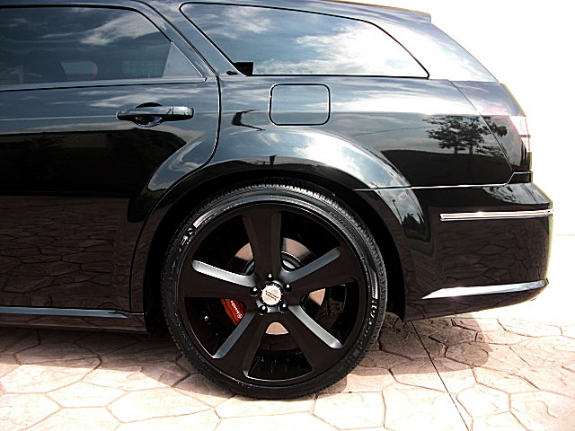 SRT8magBlk/1w11.JPG