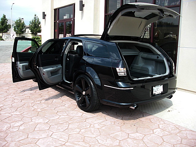 SRT8magBlk/1w45.JPG