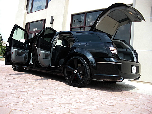 SRT8magBlk/1w45.JPG