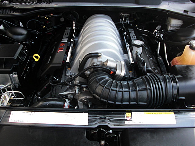 SRT8magBlk/1w33.JPG