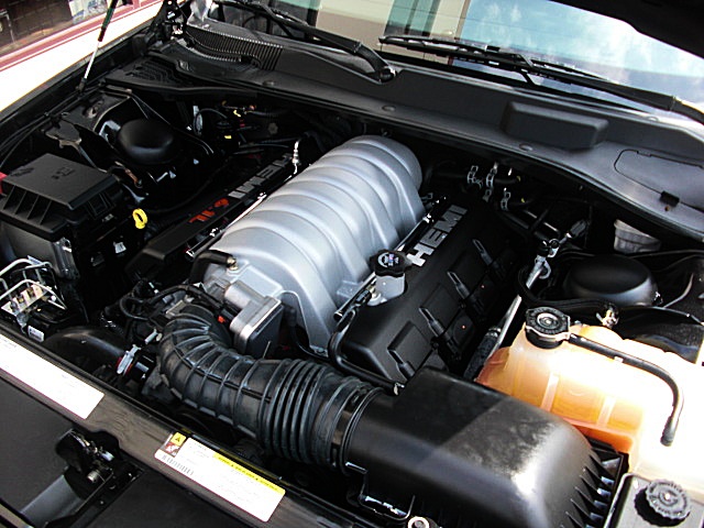 SRT8magBlk/1w33.JPG