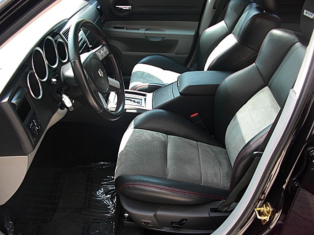 SRT8magBlk/1w55.JPG