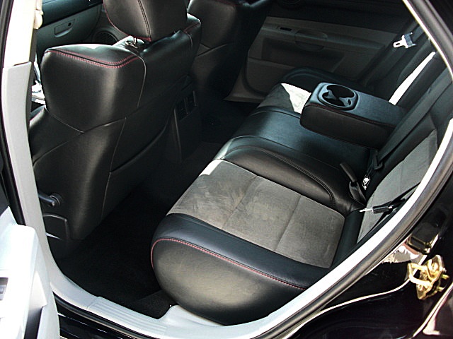 SRT8magBlk/1w55.JPG
