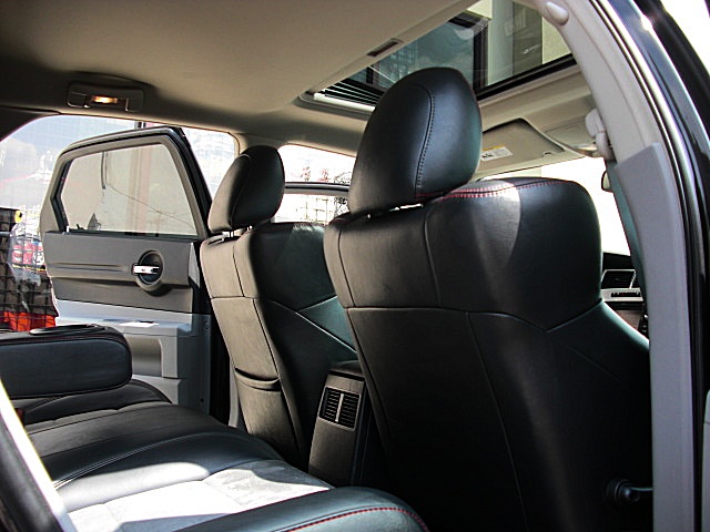 SRT8magBlk/1w55.JPG