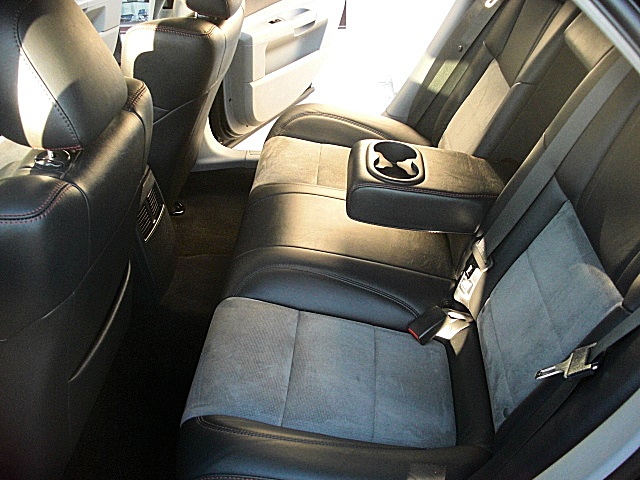SRT8magBlk/1y38.JPG
