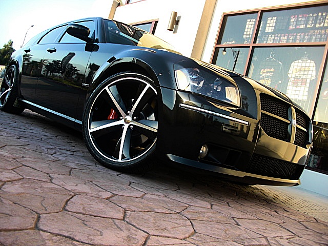 SRT8magBlk/1y27.JPG
