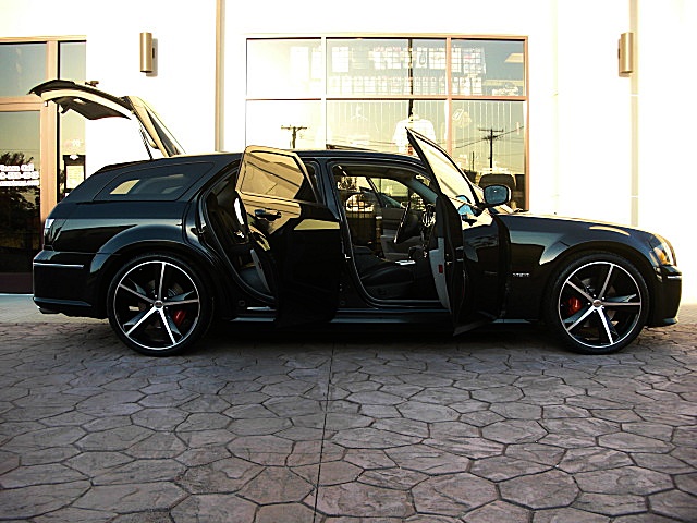 SRT8magBlk/1y27.JPG