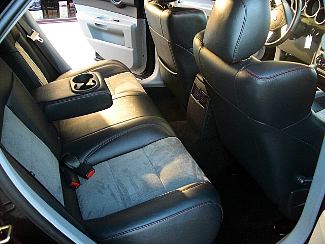 SRT8magBlk/1y38.JPG