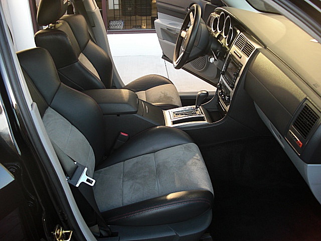 SRT8magBlk/1y38.JPG