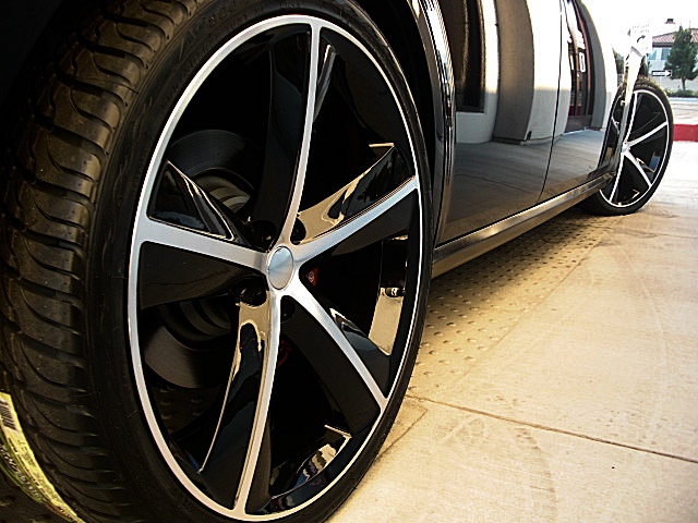 SRT8magBlk/1y40.JPG