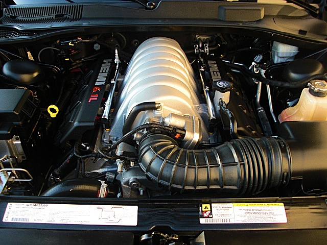 SRT8magBlk/1y44.JPG