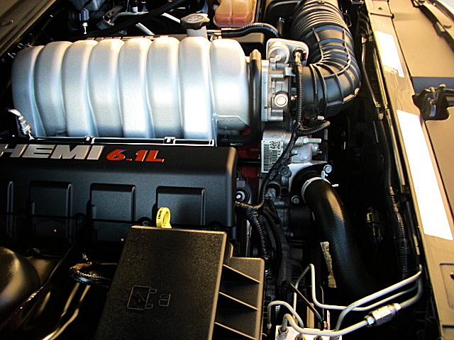 SRT8magBlk/1y44.JPG