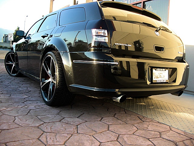 SRT8magBlk/1y27.JPG