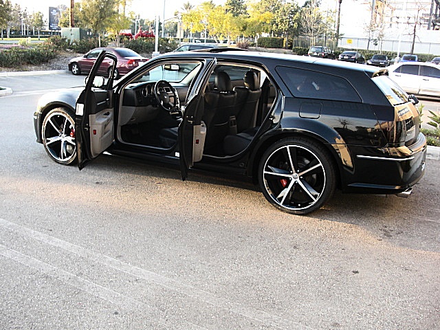 SRT8magBlk/new0539.JPG