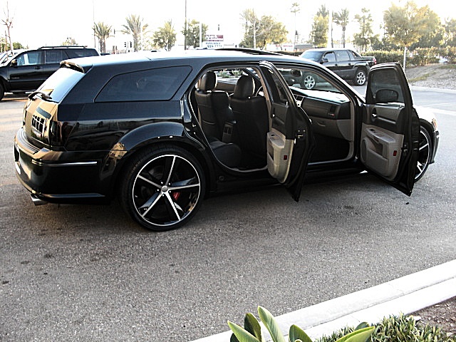 SRT8magBlk/new0539.JPG