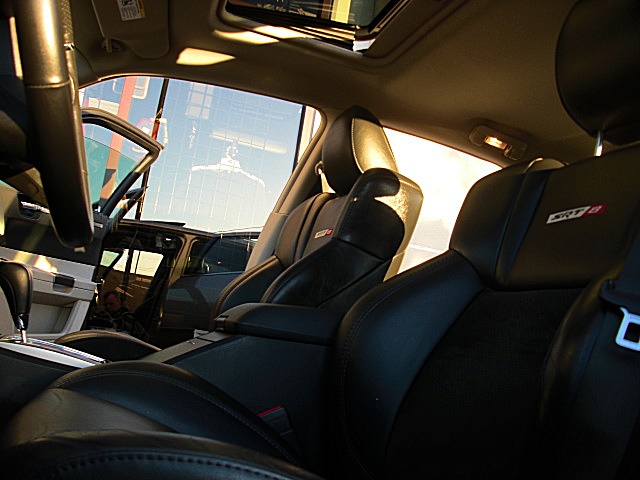 SRT8silver300/1a53.JPG