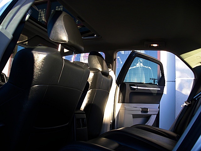 SRT8silver300/1a53.JPG