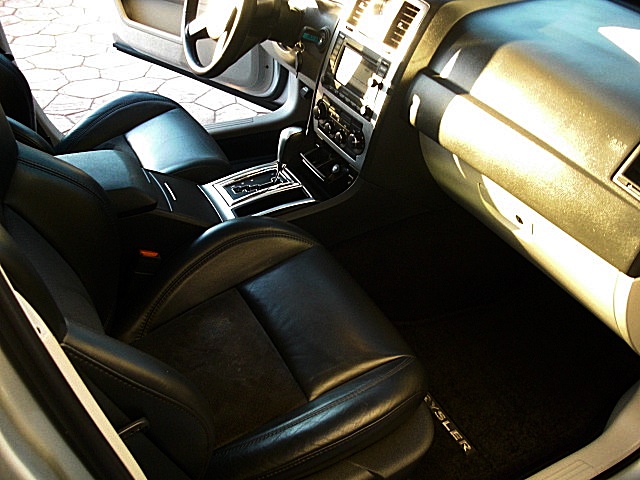 SRT8silver300/1a53.JPG