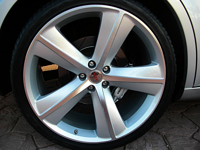 SRT8silver300/1a40.JPG
