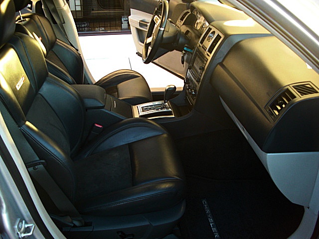 SRT8silver300/1a53.JPG