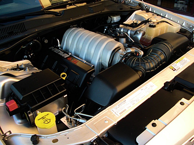SRT8silver300/1a57.JPG