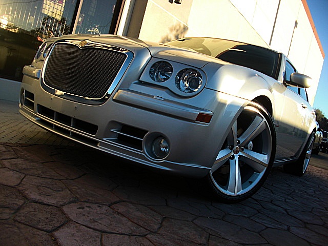 SRT8silver300/1q3.JPG