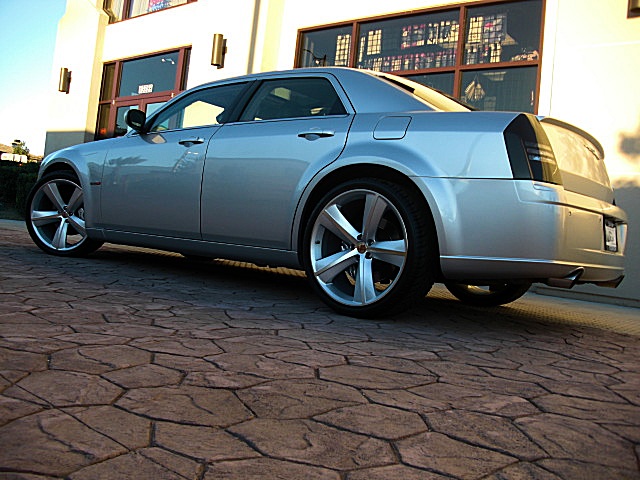 SRT8silver300/1q14.JPG