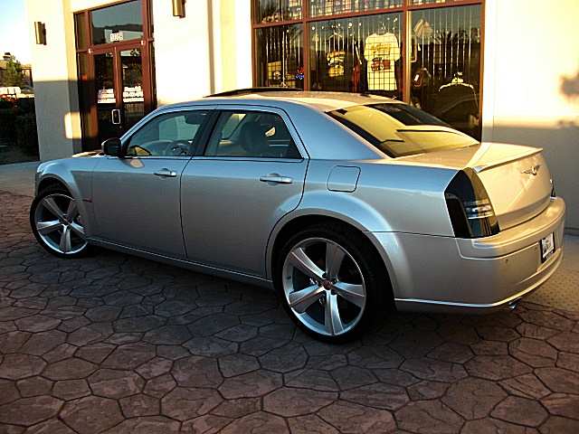 SRT8silver300/1q14.JPG