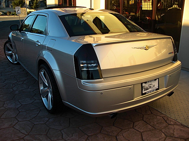 SRT8silver300/1q33.JPG