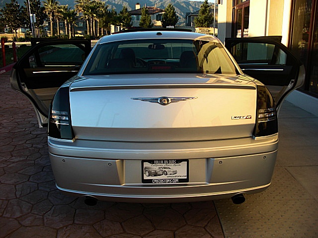 SRT8silver300/1q33.JPG