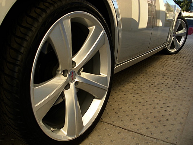 SRT8silver300/1q3.JPG