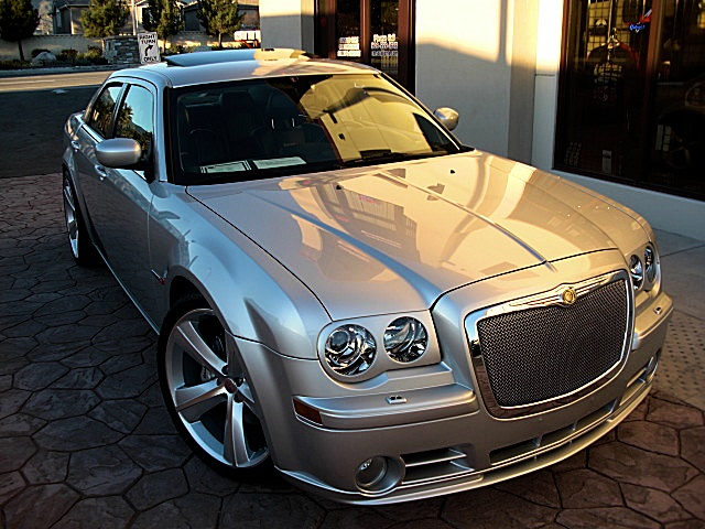 SRT8silver300/1q33.JPG