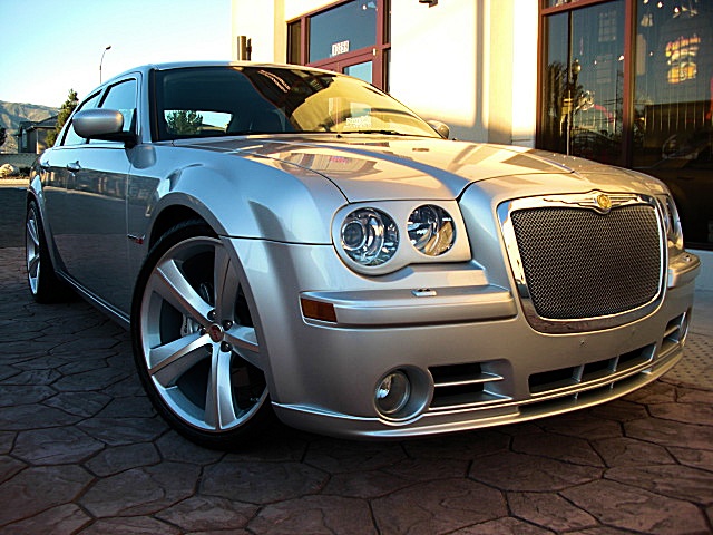 SRT8silver300/1q33.JPG