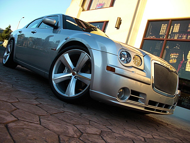 SRT8silver300/1q33.JPG