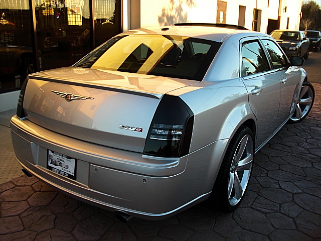 SRT8silver300/1q33.JPG