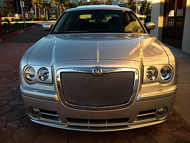 SRT8silver300/1q33.JPG