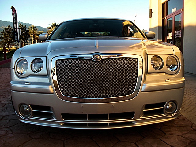 SRT8silver300/1q33.JPG
