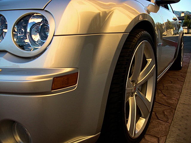 SRT8silver300/1q48.JPG