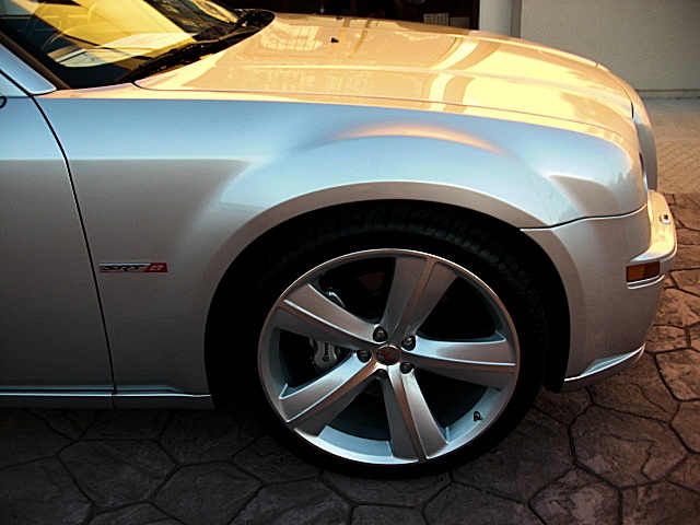 SRT8silver300/1q48.JPG