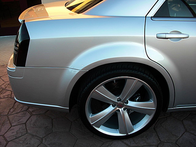 SRT8silver300/1q48.JPG